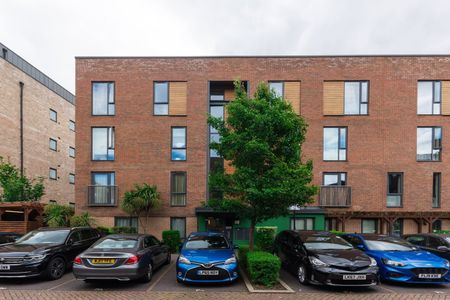 2 Bed Flat, Warburg Court, NW9 - Photo 5