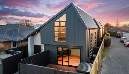 Modern Comfort Meets Easy Living in Riccarton - Photo 2