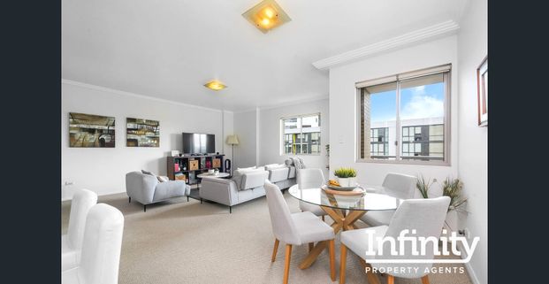 FANTASTIC TWO-BEDROOM APARTMENT + 2 PARKING SPACES AVAILABLE FOR RENT IN MASCOT! - Photo 1