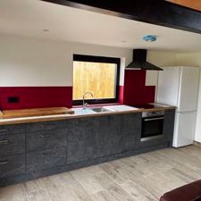 Monthly Rental Of £1,000 exclusive of all services and Council Tax - Photo 1
