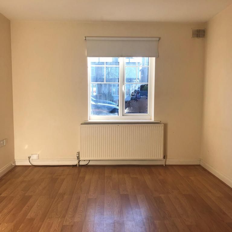 4 bedroom property to rent - Photo 1
