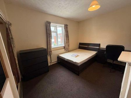 Broadlands Road, SO17 - Photo 5