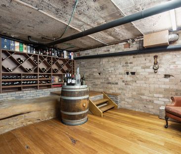 Poolside family sanctuary in leafy surroundings - Photo 3