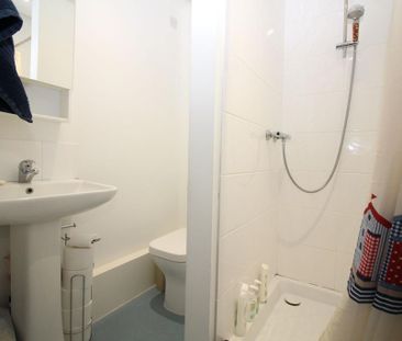 4 bedroom terraced house to rent - Photo 6