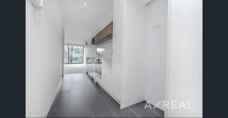 Modern One-Bedroom Apartment with Secure Parking - Photo 4