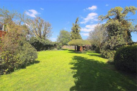 4 bedroom semi-detached house to rent - Photo 5