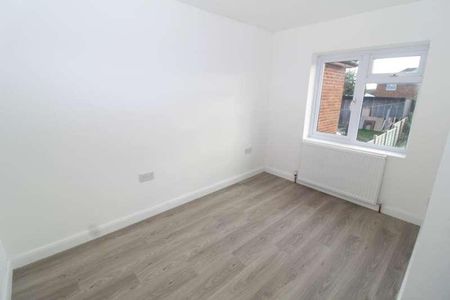 Crestway, Chatham, ME5 - Photo 4