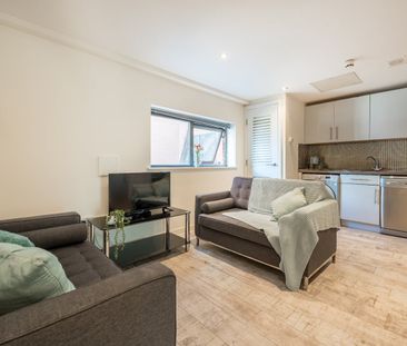 4 Bed Flat, Regent Terrace, S3 - Photo 1