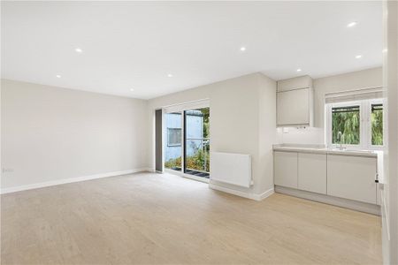 A newly built modern apartment situated on the first floor with a balcony and allocated parking in this popular south Oxfordshire location. Ideally located for access to the A34, central Abingdon, Oxford and Didcot for train links. - Photo 2
