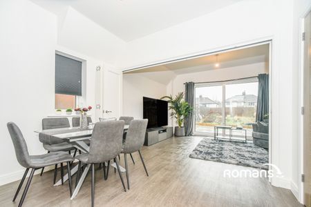 4 bedroom detached to rent - Photo 2