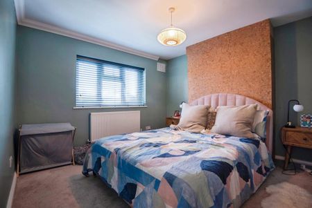 3 bedroom semi-detached house to rent - Photo 4