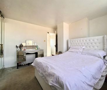 3 Bedroom House - Mid Terrace To Let - Photo 3