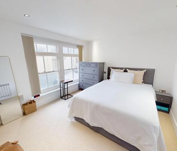 3 bedroom flat to rent - Photo 4