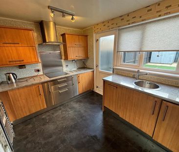 2 bedroom end of terrace house to rent - Photo 2