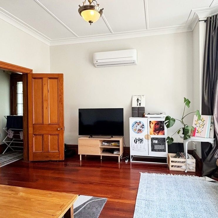 B/4 Rixon Grove, Mount Victoria - Photo 1