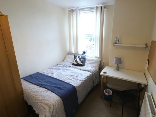 Terraced House to rent on - Photo 1