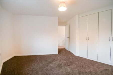 4 bedroom semi-detached house to rent - Photo 4