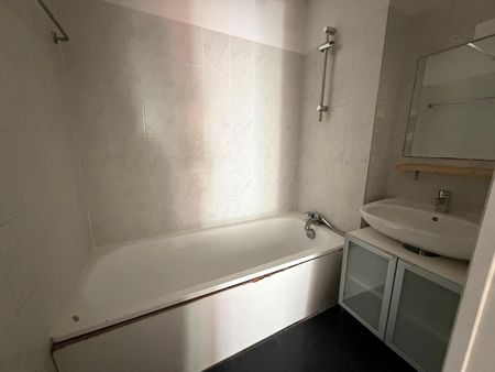 Location Appartement 3 pièces 71m² LYON 7ème - Photo 4