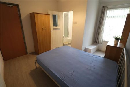 4 bedroom apartment to rent - Photo 4