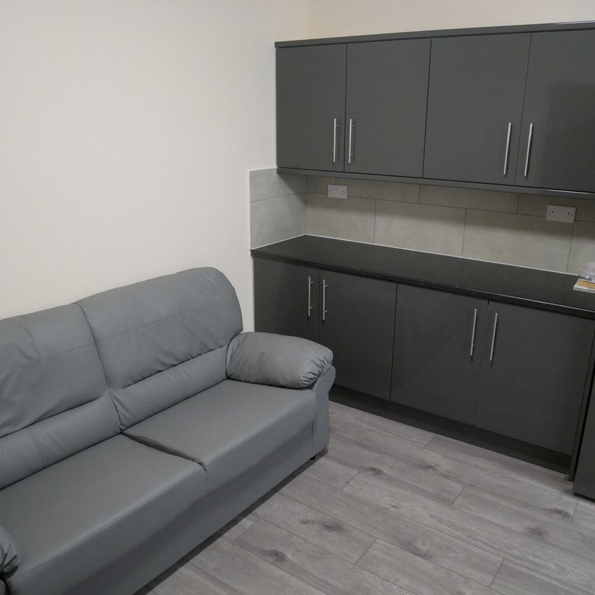 2 Bed Flat, Clarendon Park Road, LE2 - Photo 1