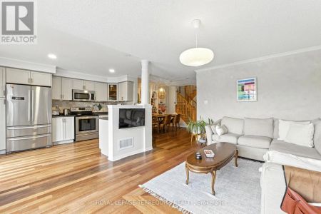 1117 RIDDELL CRESCENT - Photo 2