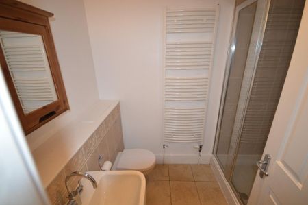 3 bedroom flat to rent - Photo 4