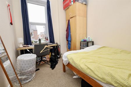 3 bedroom Student Flat to rent in Coniston Avenue, Jesmond, Newcastle upon Tyne. - Photo 3