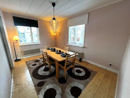 Central trea en trappa upp - Foto 3