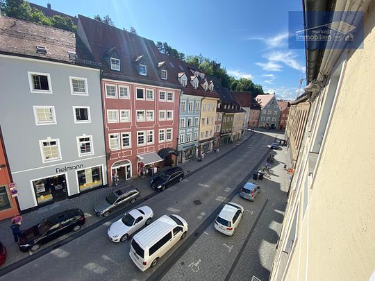 Schöne, gemütliche 2-Zimmer-Wohnung mit TG-Stellplatz & Blick auf den Hauptplatz, direkt im Zentrum - Photo 1