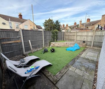 3 bedroom end of terrace house to rent - Photo 1