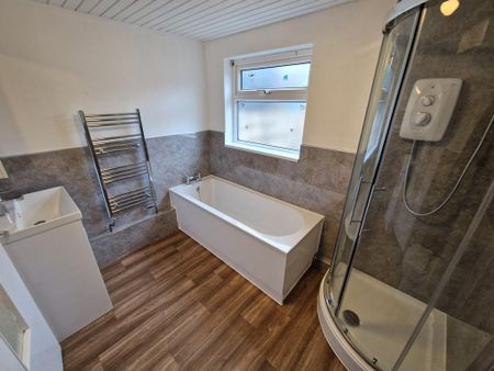 3 bedroom terraced house to rent - Photo 3