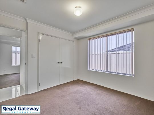8 Chile Way, AUBIN GROVE WA 6164 - Photo 1