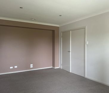 Large Living in the Alamanda School Zone - Photo 2