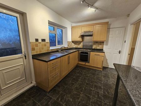 2 bedroom semi-detached house to rent - Photo 4