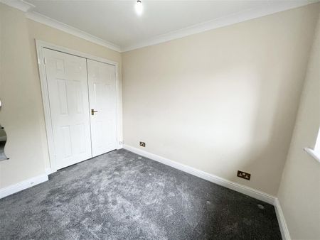 Lark Rise, Uttoxeter, Staffordshire ST14 8SZ - Photo 2