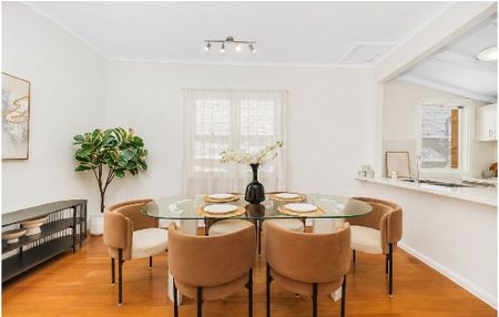 Three bedroom residence in the heart of Crows Nest. - Photo 3