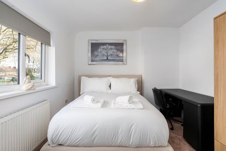 3 Bed Terraced House, Woodside Road, NG9 - Photo 3