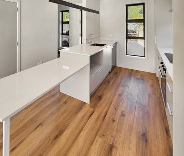 Wainuiomata, 2 bedrooms with Carpark - Photo 2