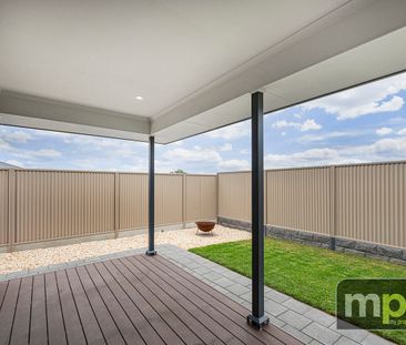 Modern four Bedroom family home. - Photo 4