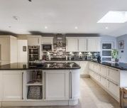 5 bedroom detached house to rent - Photo 1