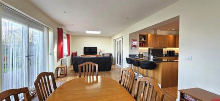 3 bedroom detached bungalow to rent - Photo 2