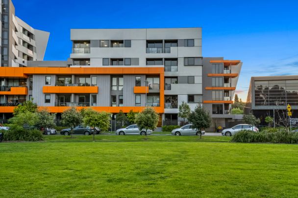 Chic Inner-City Living in Parkville - Photo 1