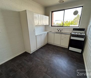 3 BEDROOM APARTMENT FOR LEASE - Photo 4