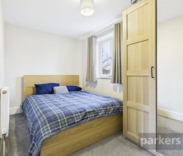 2 bedroom end of terrace house to rent - Photo 5