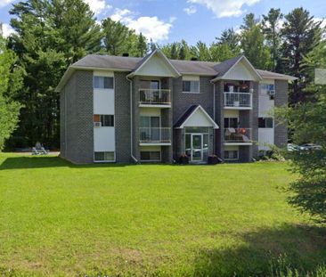 Spacieux 4 1/2 à louer offre un espace de vie lumineux !! - Photo 2