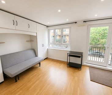 4 Bed Terraced House, Wood Road, NW10 - Photo 3
