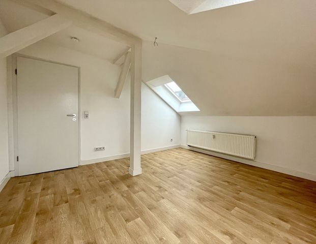 #Moderne Dachgeschoss-Wohnung#Stellplatz#zentrale Lage - Foto 1