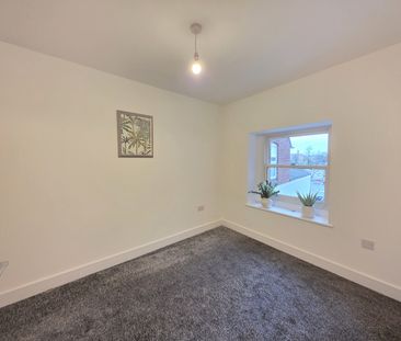 Two bed Top-floor Apartment - Photo 6