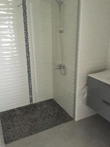 Location Appartement 3 pièces 78m² SCHOELCHER 97233 - Photo 2