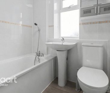 3 bedroom terraced house to rent - Photo 6